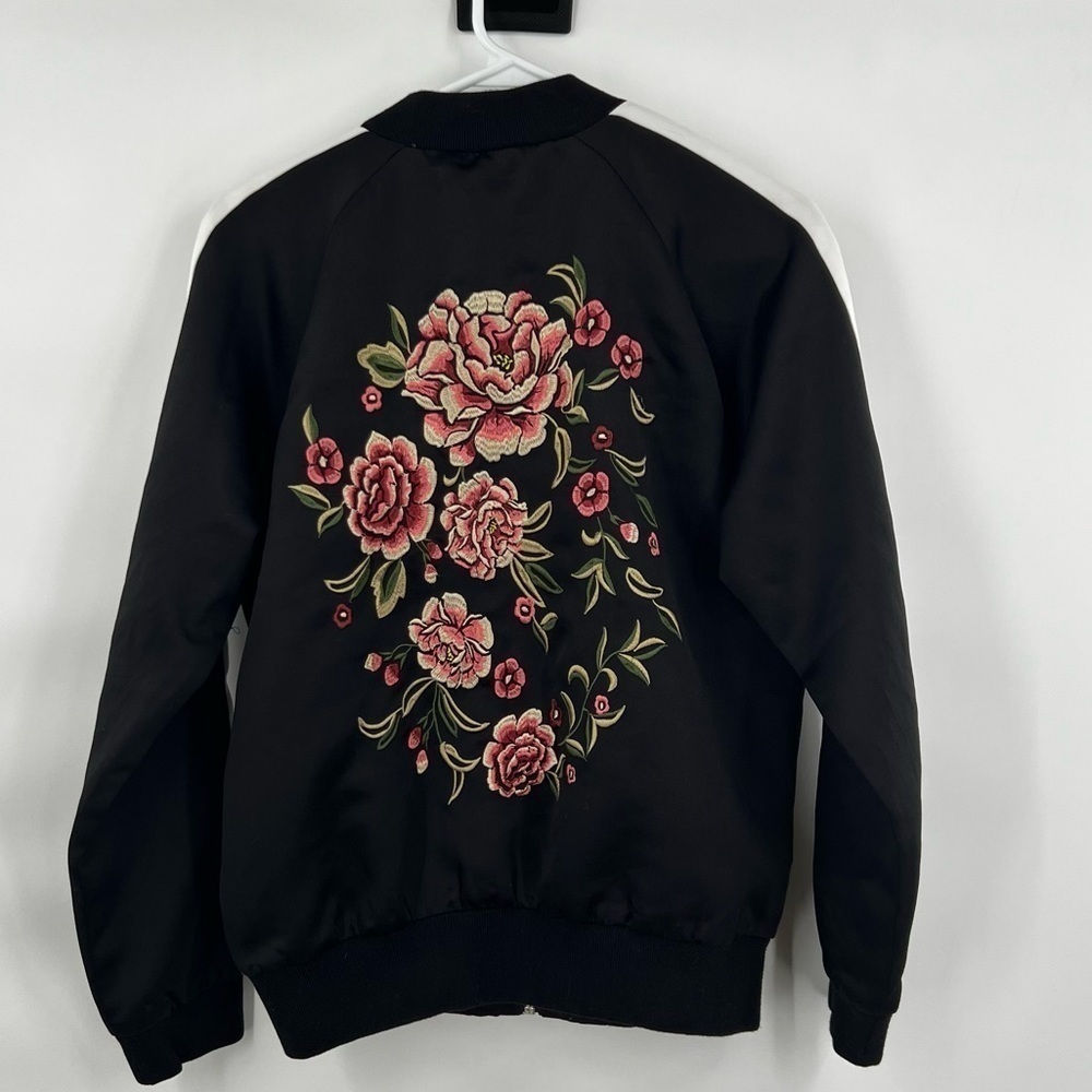 Forever 21 Contemporary embroidered floral jacket black white trim M